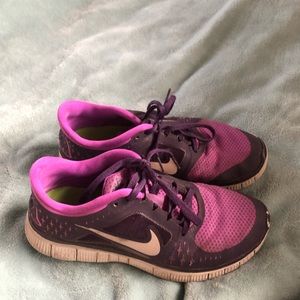💜 Nike Free Runs 💜